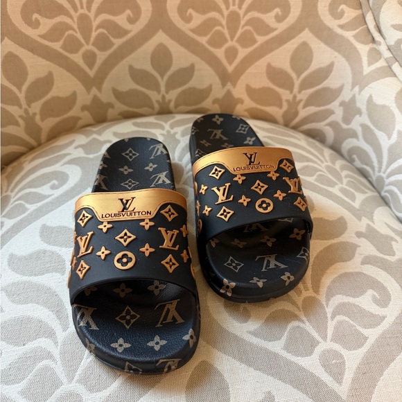 Slides - Picture 3 of 3